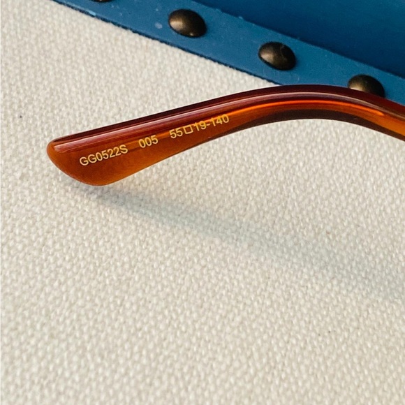 New - 💯 - Authentic  Gucci Ivory and Gold/ Green Gradient GG0522S Cat Eye Sung… - Picture 15 of 17